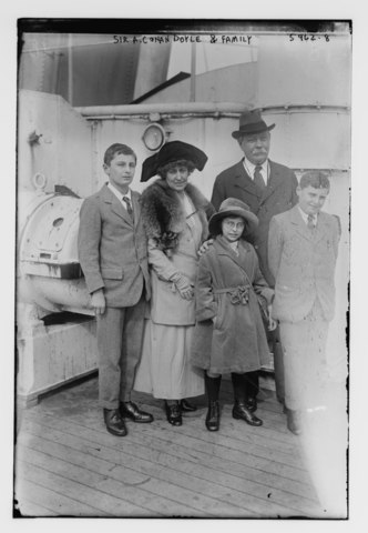 Sir Arthur and Lady Jean and their three children